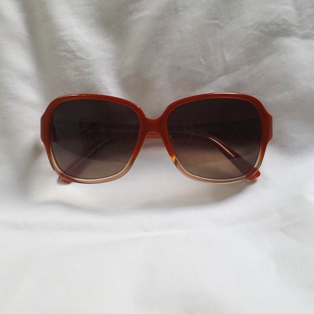 AUTHENTIC Womens Fendi sunglasses- like new